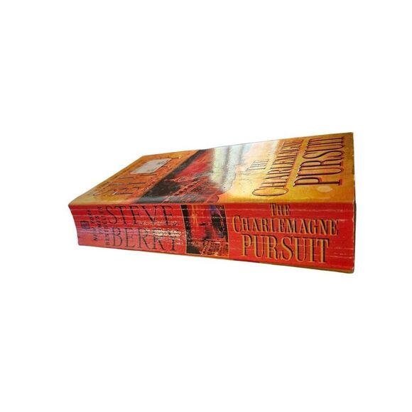 The charlemagne pursuit by Steve berry Ballantine books isbn 9780345485809 - Picture 5 of 5